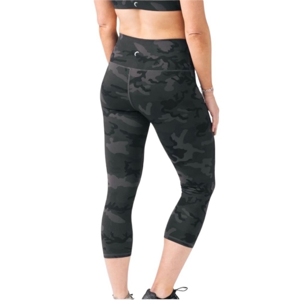 ZYIA Active Womens Camo Luxe High Rise Capri *black*